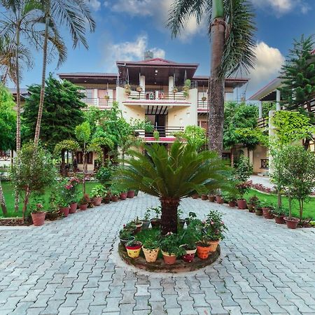 Royal Tiger Luxury Resort Sauraha Eksteriør billede