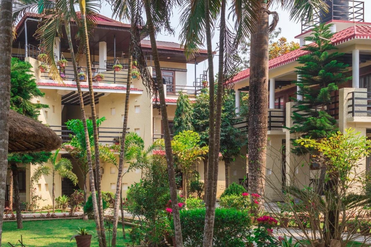 Royal Tiger Luxury Resort Sauraha Eksteriør billede