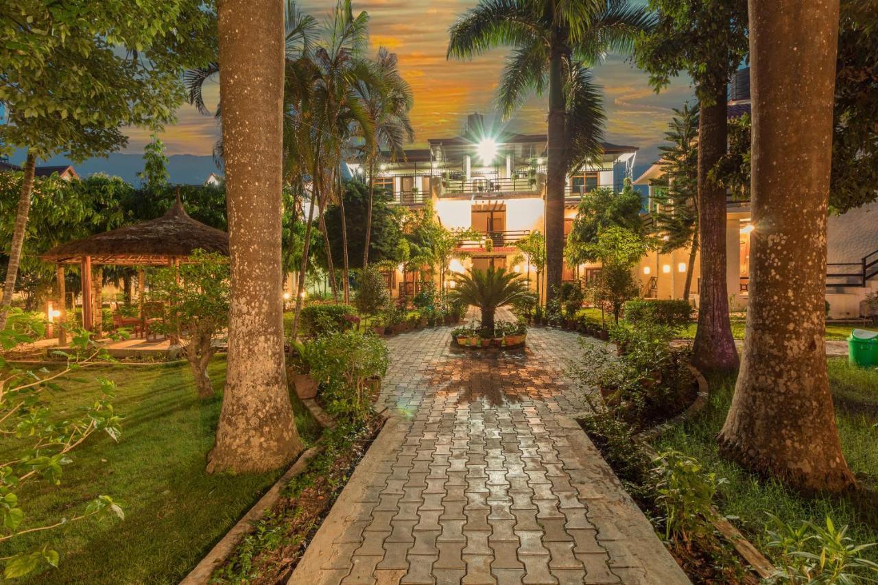 Royal Tiger Luxury Resort Sauraha Eksteriør billede