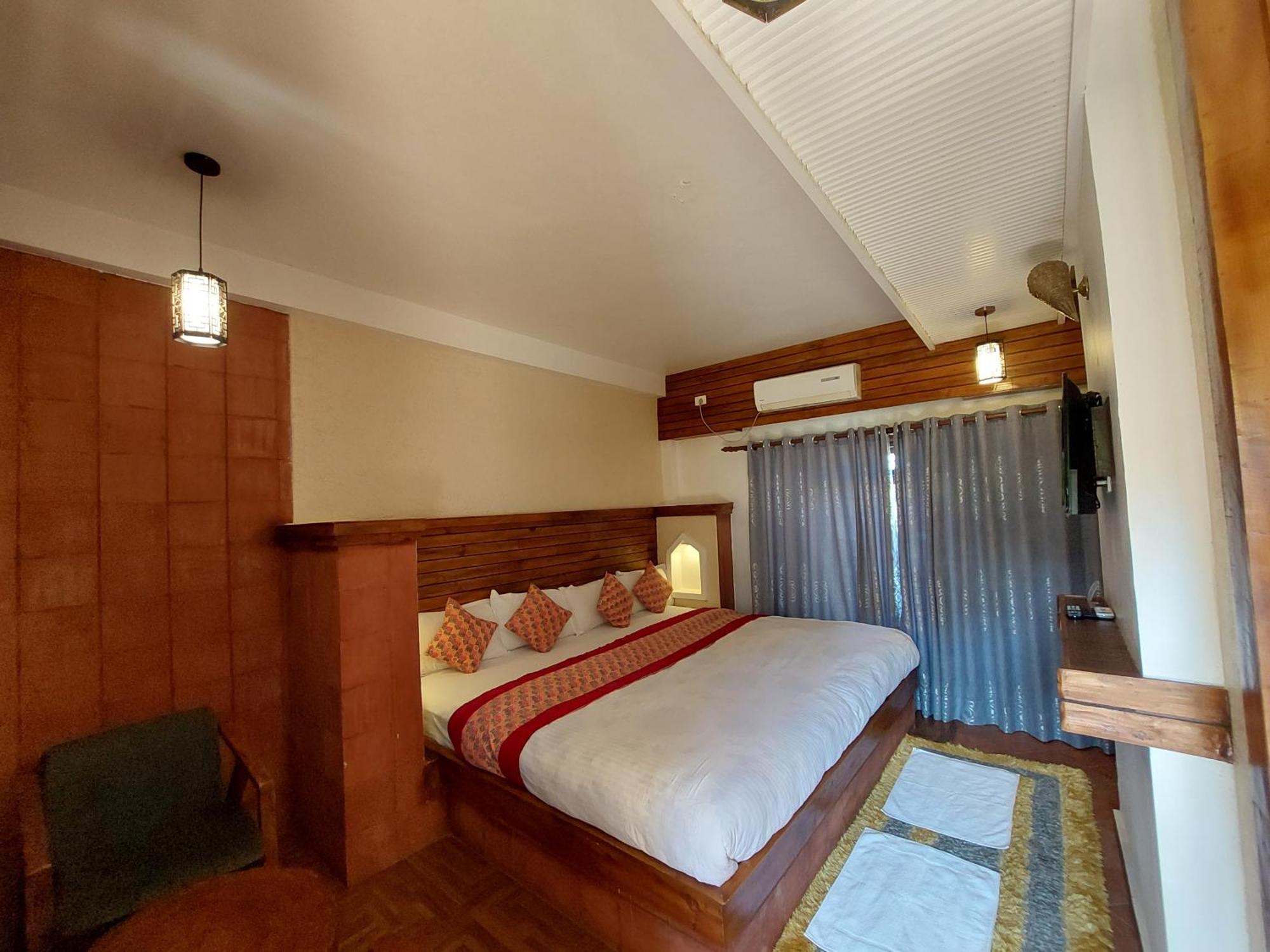Royal Tiger Luxury Resort Sauraha Eksteriør billede