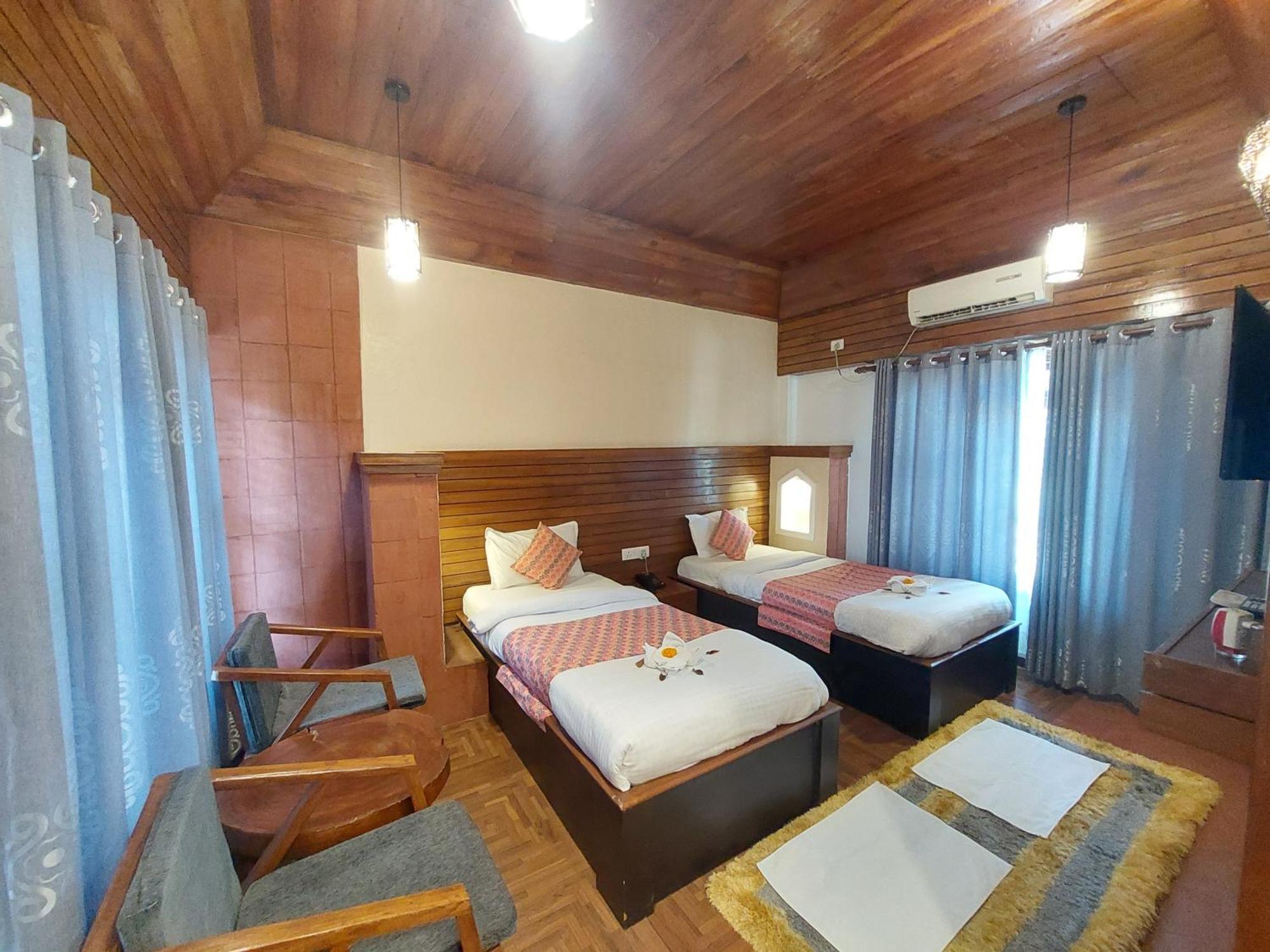 Royal Tiger Luxury Resort Sauraha Eksteriør billede