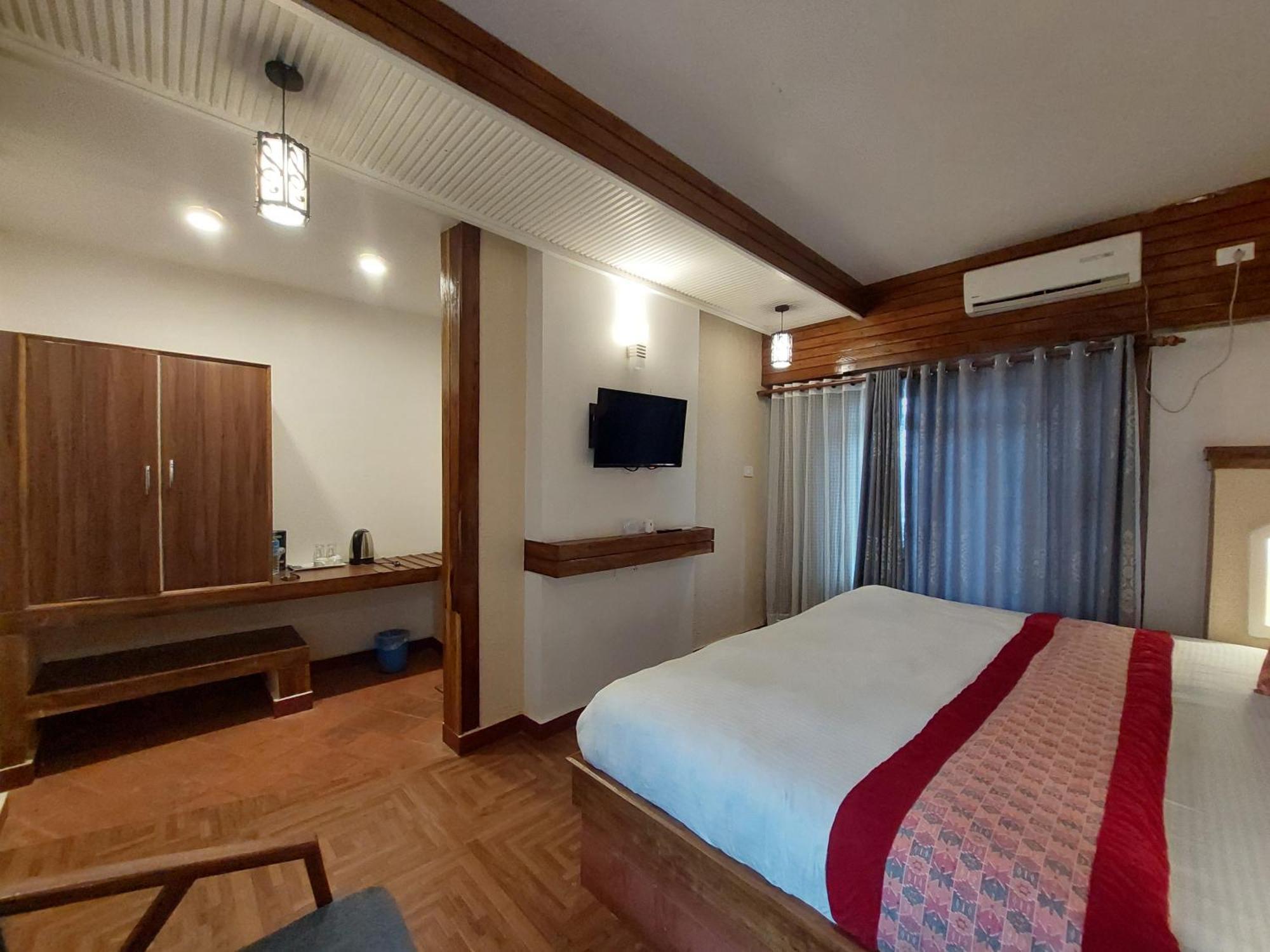Royal Tiger Luxury Resort Sauraha Eksteriør billede