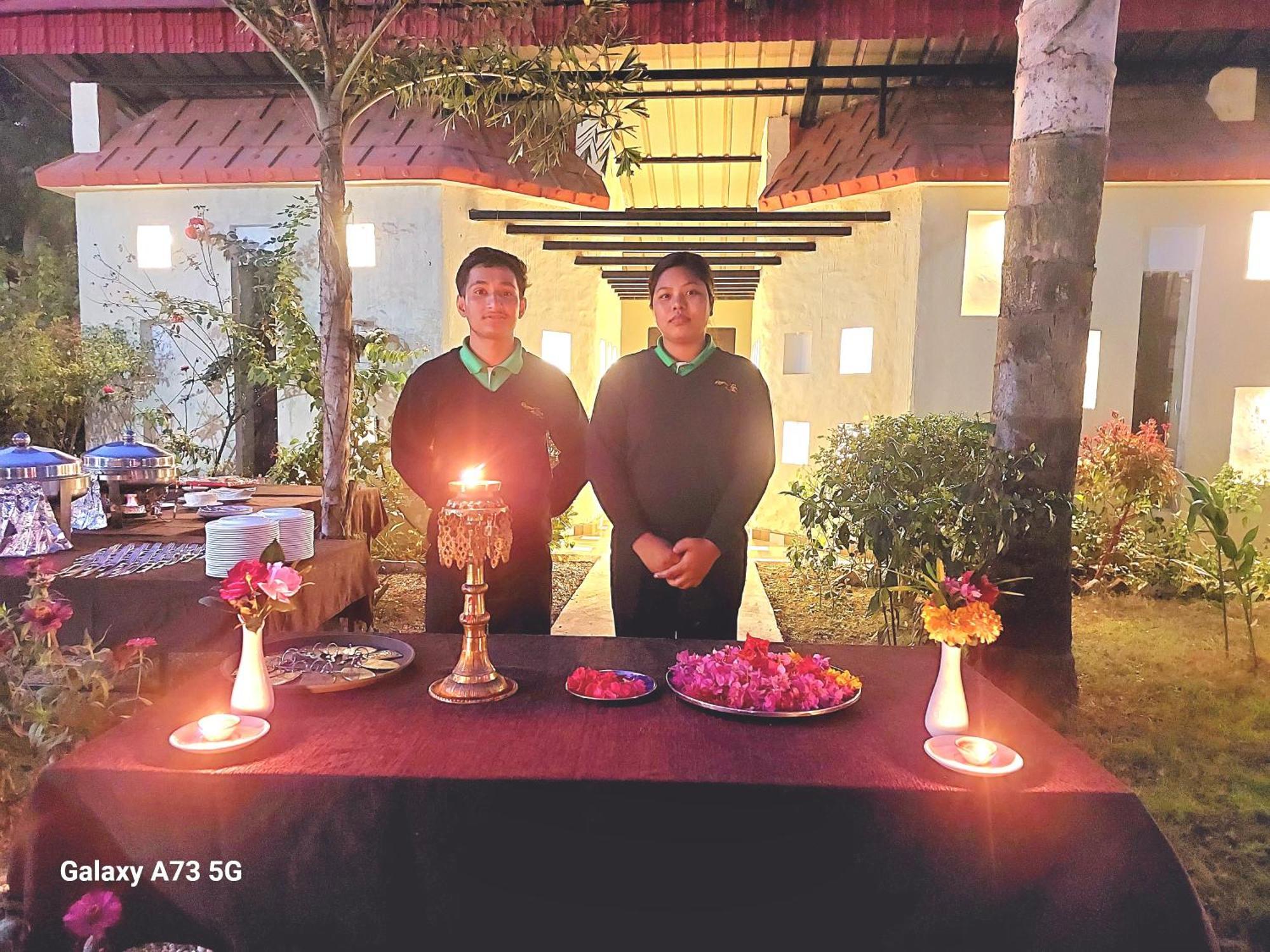 Royal Tiger Luxury Resort Sauraha Eksteriør billede