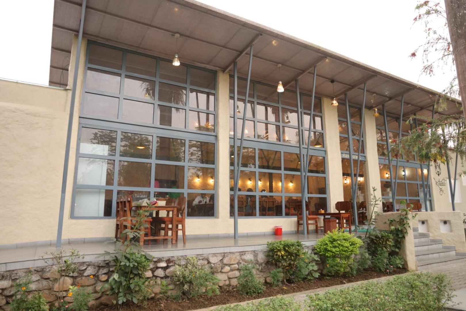 Royal Tiger Luxury Resort Sauraha Eksteriør billede