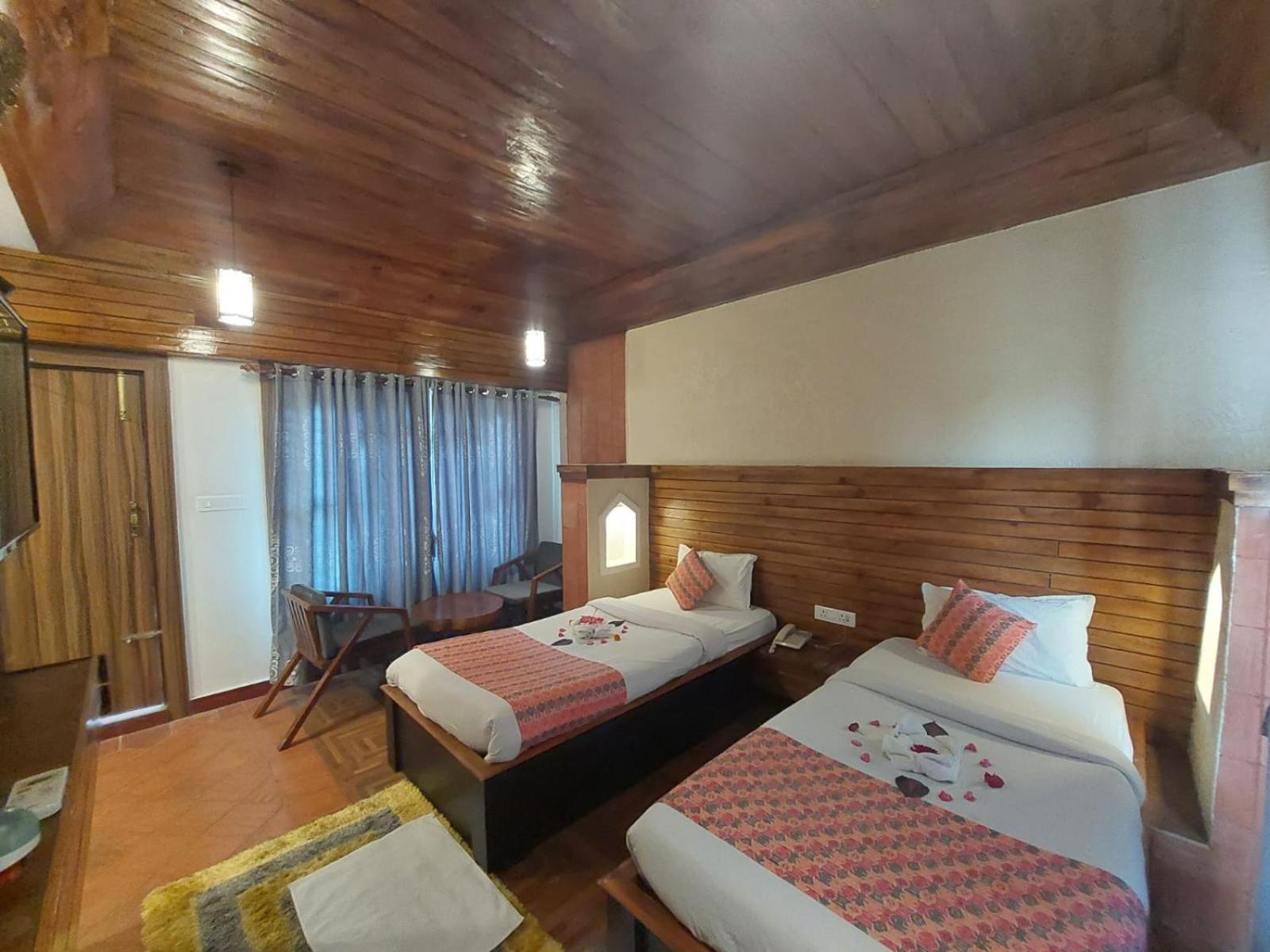 Royal Tiger Luxury Resort Sauraha Eksteriør billede