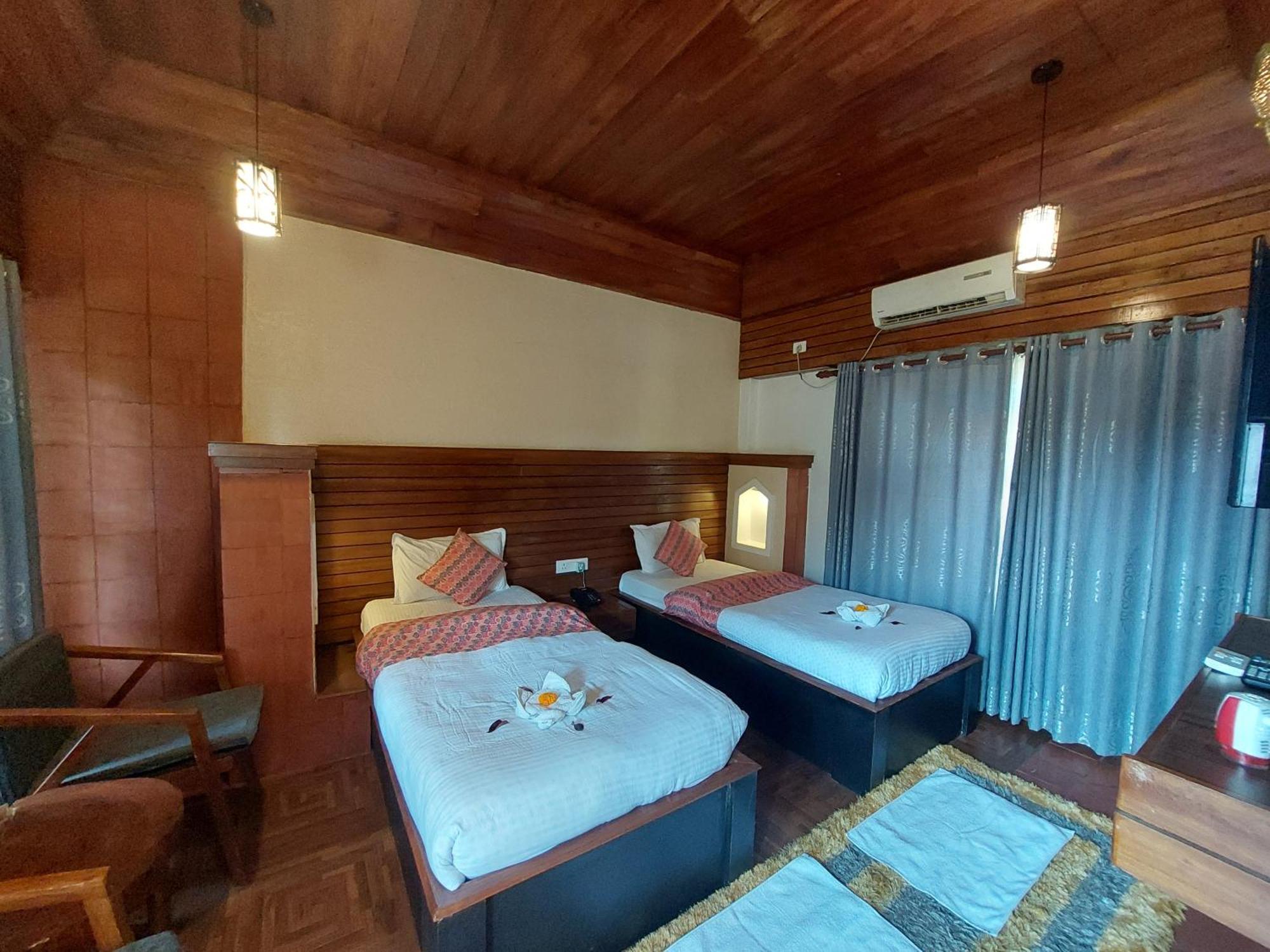Royal Tiger Luxury Resort Sauraha Eksteriør billede